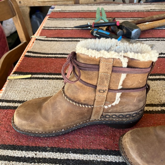 Ugg boots - Picture 2 of 8